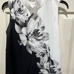 New without tag 
Mock neck sleeveless top